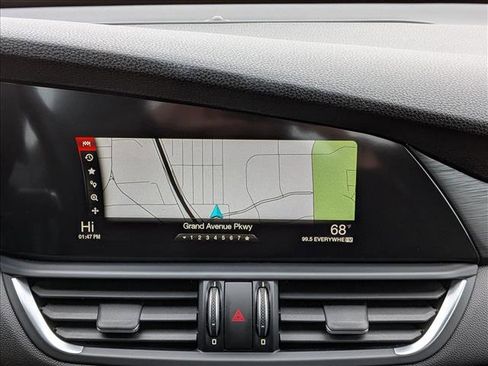 Used 2017 Alfa Romeo Giulia image 13