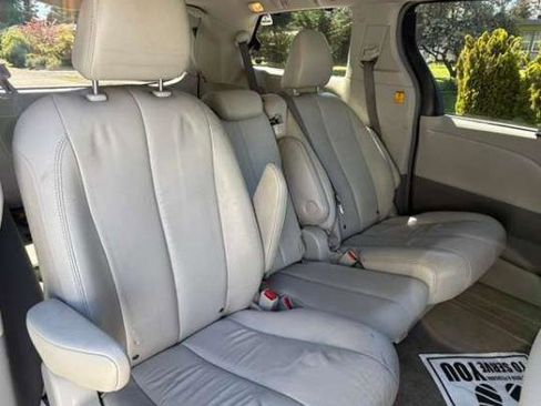 Used 2011 Toyota Sienna XLE w/ Premium Pkg FWD image 7