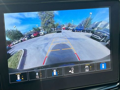 Used 2023 Chevrolet Traverse Premier w/ Redline Edition FWD image 14