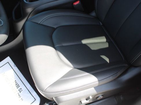 New 2026 Chrysler Pacifica Select image 19