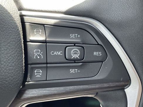New 2026 Jeep Grand Cherokee Altitude AWD/4WD image 31