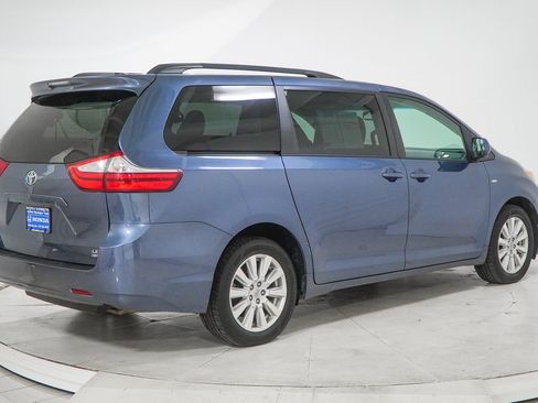 Used 2017 Toyota Sienna LE image 14