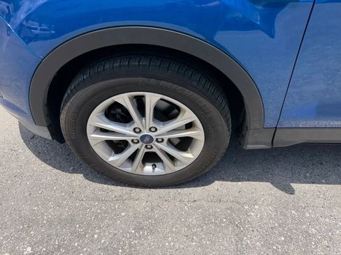 Used 2017 Ford Escape SE w/ Equipment Group 201A AWD/4WD image 9