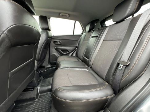 Used 2020 Chevrolet Trax LT w/ Driver Confidence Package FWD image 17