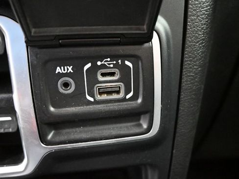 Used 2019 Jeep Wrangler Unlimited Rubicon AWD/4WD image 23