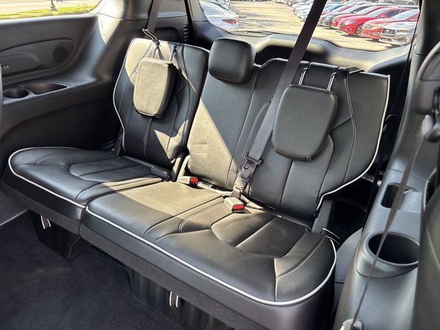 Used 2026 Chrysler Pacifica Limited FWD image 18