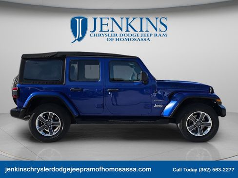 Used 2018 Jeep Wrangler Unlimited Sahara AWD/4WD image 2