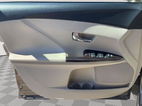 Used 2012 Toyota Venza LE image 16