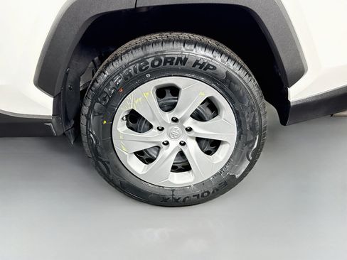 Used 2021 Toyota RAV4 LE FWD image 36