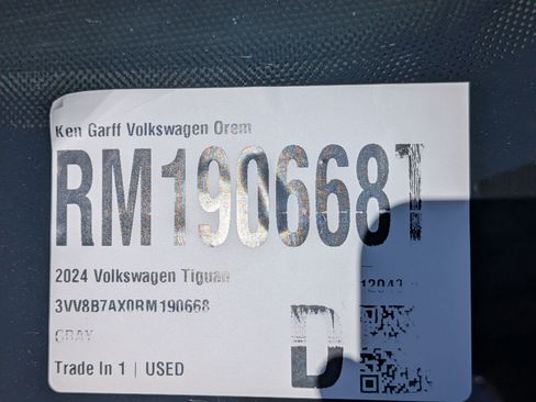 Used 2024 Volkswagen Tiguan SE R-Line AWD/4WD image 35