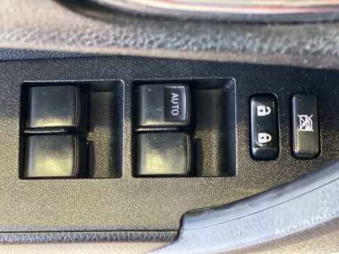Used 2017 Toyota Corolla SE w/ SE Premium Package FWD image 16