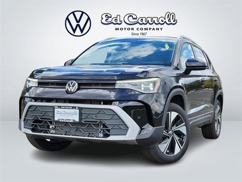 New 2025 Volkswagen Taos SE image 2