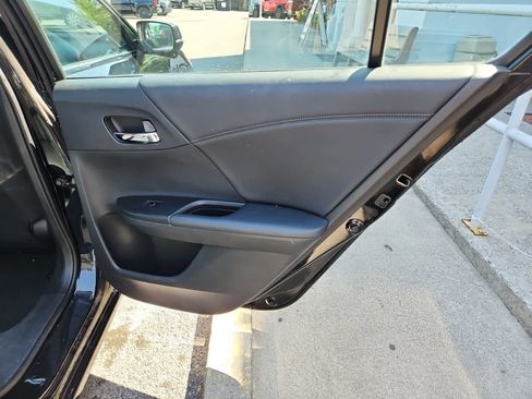 Used 2016 Honda Accord EX image 24