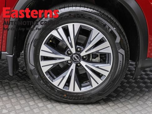 Used 2023 Nissan Rogue SV AWD/4WD image 30