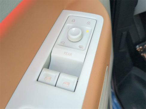 New 2025 Volkswagen ID. Buzz Pro S Plus image 18