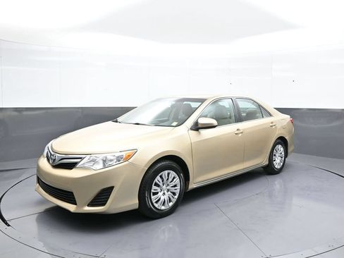 Used 2012 Toyota Camry LE FWD image 10