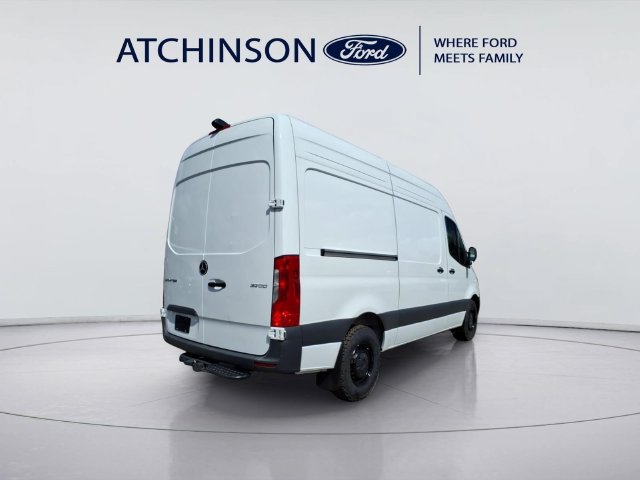 Used 2025 Mercedes-Benz Sprinter 2500 image 5