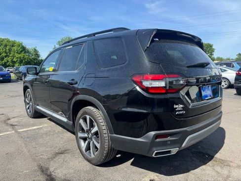 Used 2023 Honda Pilot Touring image 4