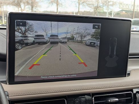 Used 2022 Lincoln Nautilus FWD w/ Premium Package image 16