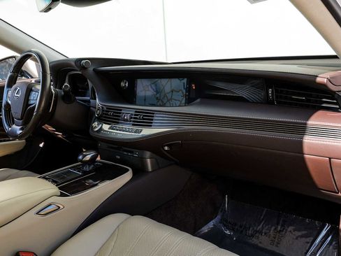 Used 2018 Lexus LS 500 AWD w/ Luxury Package image 16