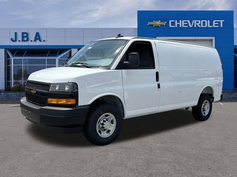 New 2025 Chevrolet Express 3500 Work Van w/ Driver Convenience Package image 26