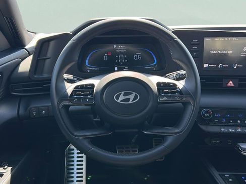 Certified 2025 Hyundai Elantra Sport image 16