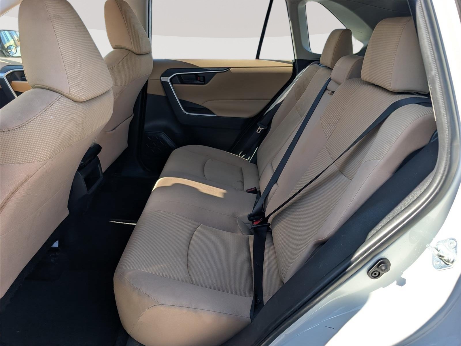 Used 2019 Toyota RAV4 LE w/ Carpet Mat Package AWD/4WD image 15