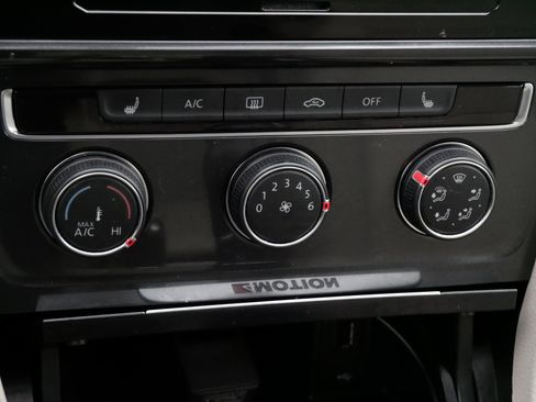 Used 2018 Volkswagen Golf S image 20