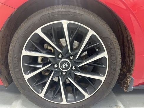 Used 2021 Hyundai Sonata Limited w/ Winter Weather Package FWD image 11