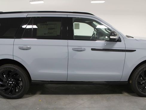 New 2025 Lincoln Navigator Reserve w/ Jet Appearance Package image 10