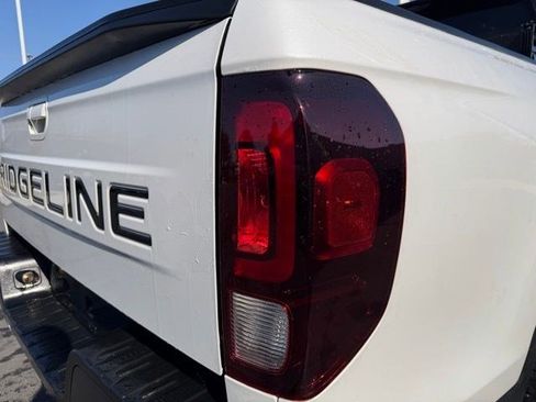 Used 2025 Honda Ridgeline Black Edition image 6