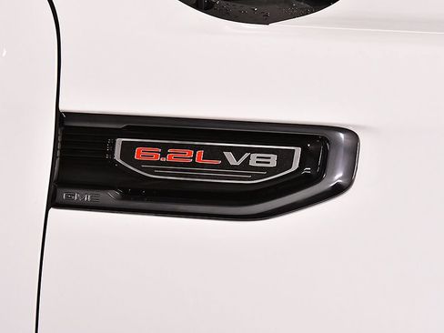 Used 2023 GMC Sierra 1500 AT4 w/ Technology Package AWD/4WD image 10