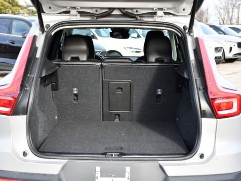 Certified 2025 Volvo XC40 B5 Core image 24