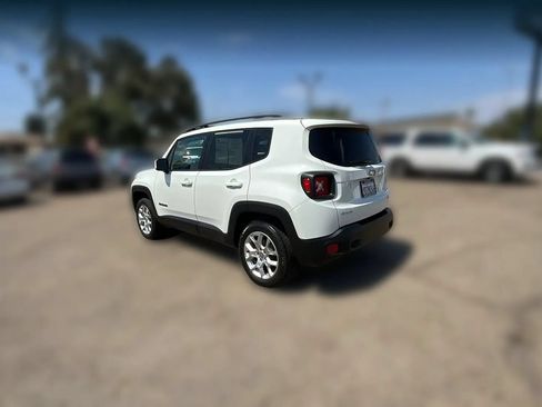 Used 2017 Jeep Renegade Latitude AWD/4WD image 4