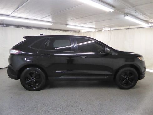 Used 2017 Ford Edge SE image 8