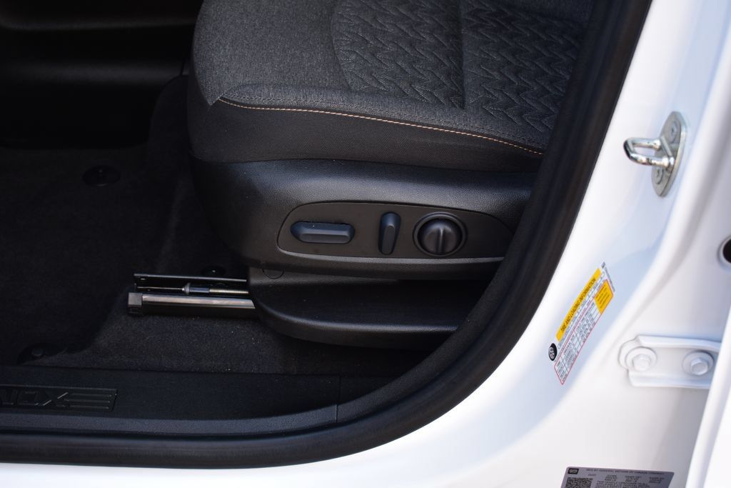 Used 2022 Chevrolet Equinox LT FWD image 18