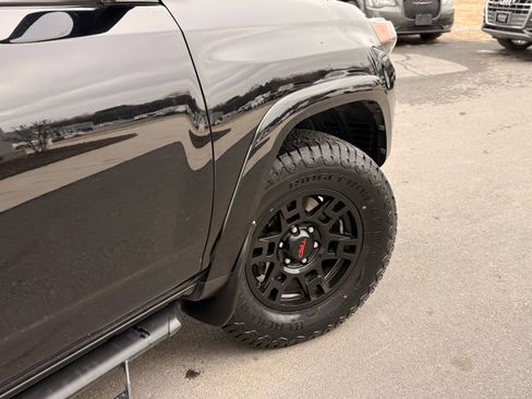 Used 2021 Toyota 4Runner Venture w/ Moonroof Package image 24