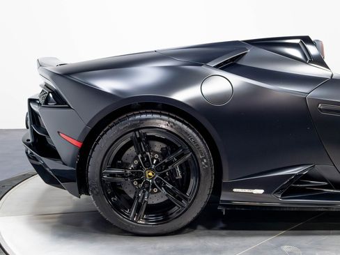 Used 2021 Lamborghini Huracan EVO RWD image 21
