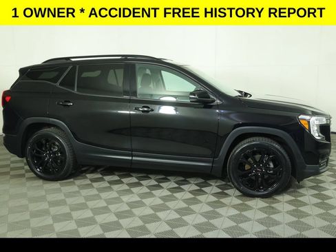 Used 2022 GMC Terrain SLT w/ Infotainment Package II AWD/4WD image 2