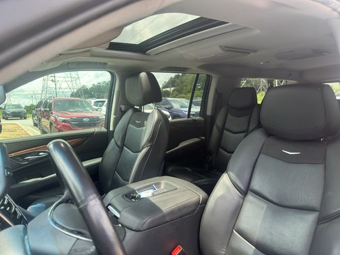 Used 2019 Cadillac Escalade ESV Luxury RWD image 10