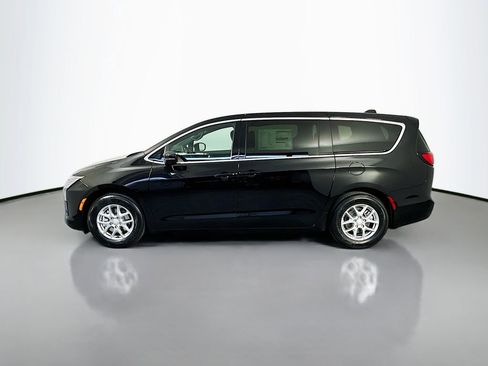 New 2027 Chrysler Pacifica Select FWD image 4