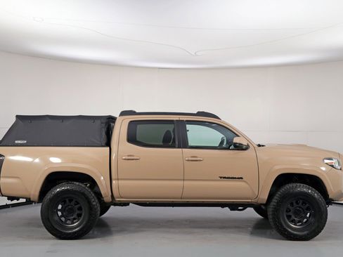 Used 2020 Toyota Tacoma TRD Sport image 45