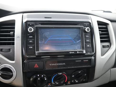 Used 2015 Toyota Tacoma 4x4 Access Cab V6 w/ TRD Sport Package image 15