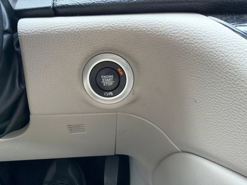 Used 2024 Chrysler Pacifica Limited FWD image 27