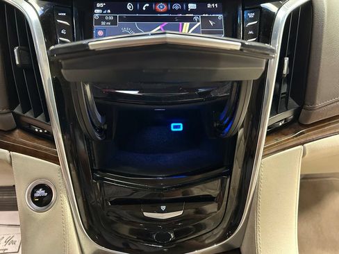 Used 2017 Cadillac Escalade Premium Luxury AWD/4WD image 10