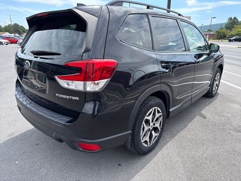 Used 2020 Subaru Forester Premium AWD/4WD image 4