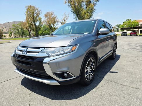 Used 2018 Mitsubishi Outlander SE FWD image 3