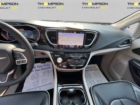 Used 2023 Chrysler Pacifica Limited image 11