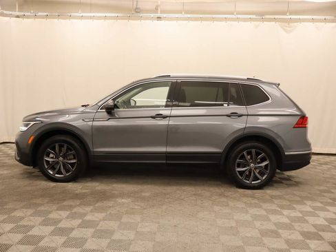 Used 2023 Volkswagen Tiguan SE FWD image 2