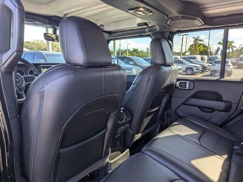 Used 2022 Jeep Wrangler Unlimited Sahara image 19